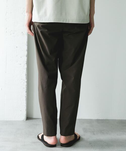 URBAN RESEARCH DOORS(アーバンリサーチドアーズ)の「ステッチクリース テーパードトラウザー(その他パンツ・メンズ・ブラウン/ネイビー・MEDIUM/LARGE)」の12枚目の写真