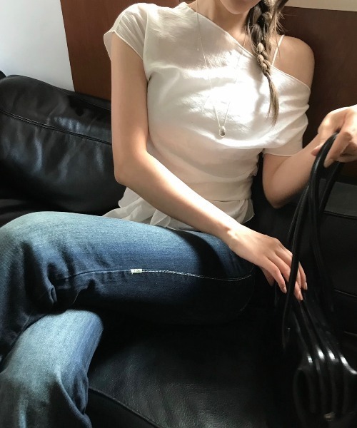 FAVORITO(ファヴォリート)の「リボンオフショルダートップス(シャツ/ブラウス・レディース・ブラック/ホワイト・F)」の9枚目の写真