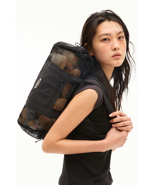 EMIS(イミス)の「MESH DUFFLE BAG(ショルダーバッグ・レディース・ブラック/レッド/ライトブルー・FREE)」の4枚目の写真