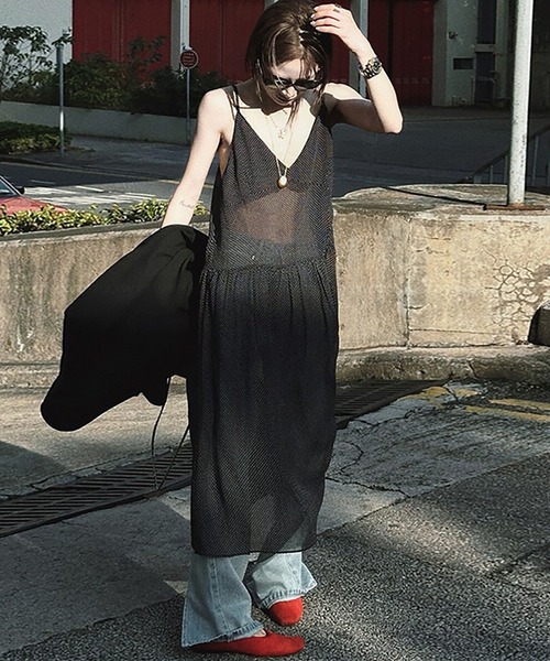 LAFFMO(ラフモ)の「ドット柄シアーフレアキャミワンピース(ワンピース・レディース・ブラック/ブラウン・M/L)」の3枚目の写真