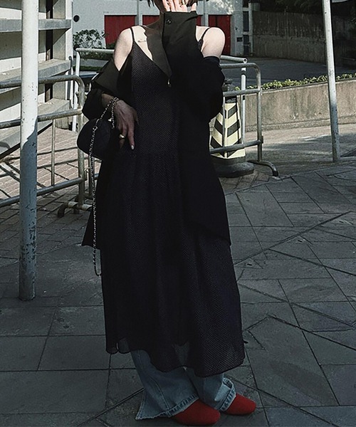 LAFFMO(ラフモ)の「ドット柄シアーフレアキャミワンピース(ワンピース・レディース・ブラック/ブラウン・M/L)」の6枚目の写真