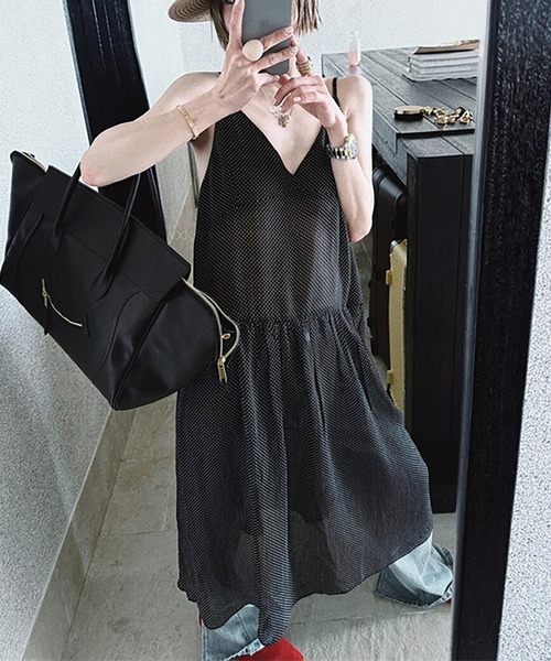 LAFFMO(ラフモ)の「ドット柄シアーフレアキャミワンピース(ワンピース・レディース・ブラック/ブラウン・M/L)」の7枚目の写真