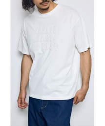 エンボスロゴTシャツ