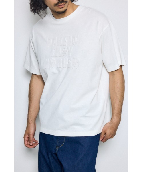 AZUL by moussy(アズールバイマウジー)の「エンボスロゴTシャツ(Tシャツ/カットソー・メンズ・ホワイト/ライトブルー/ライトブラック・LARGE/MEDIUM)」の2枚目の写真
