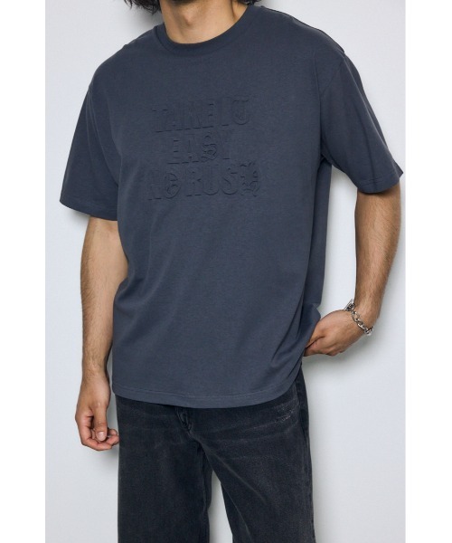 AZUL by moussy(アズールバイマウジー)の「エンボスロゴTシャツ(Tシャツ/カットソー・メンズ・ホワイト/ライトブルー/ライトブラック・LARGE/MEDIUM)」の3枚目の写真