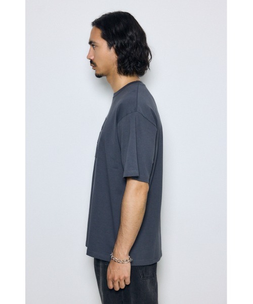 AZUL by moussy(アズールバイマウジー)の「エンボスロゴTシャツ(Tシャツ/カットソー・メンズ・ホワイト/ライトブルー/ライトブラック・LARGE/MEDIUM)」の14枚目の写真
