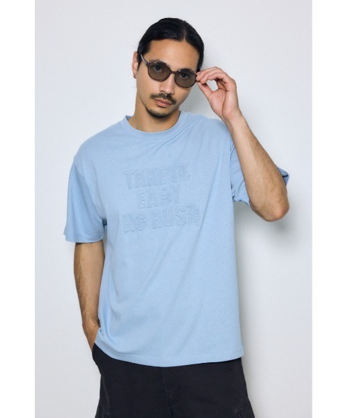 AZUL by moussy(アズールバイマウジー)の「エンボスロゴTシャツ(Tシャツ/カットソー・メンズ・ホワイト/ライトブルー/ライトブラック・LARGE/MEDIUM)」の7枚目の写真
