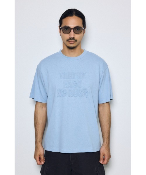 AZUL by moussy(アズールバイマウジー)の「エンボスロゴTシャツ(Tシャツ/カットソー・メンズ・ホワイト/ライトブルー/ライトブラック・LARGE/MEDIUM)」の10枚目の写真