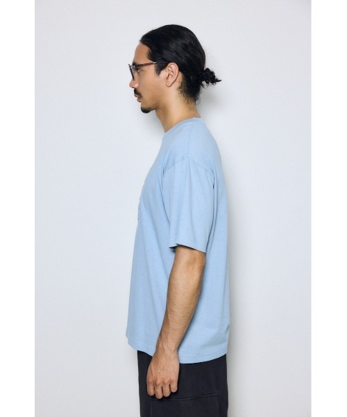 AZUL by moussy(アズールバイマウジー)の「エンボスロゴTシャツ(Tシャツ/カットソー・メンズ・ホワイト/ライトブルー/ライトブラック・LARGE/MEDIUM)」の11枚目の写真
