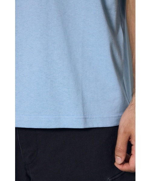 AZUL by moussy(アズールバイマウジー)の「エンボスロゴTシャツ(Tシャツ/カットソー・メンズ・ホワイト/ライトブルー/ライトブラック・LARGE/MEDIUM)」の4枚目の写真