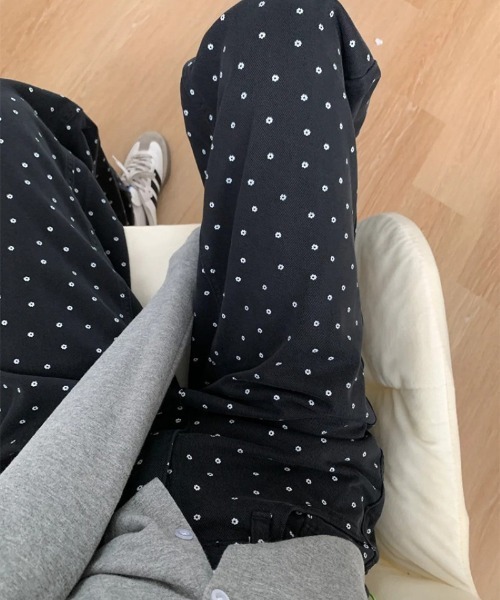 Ritzy(リッツィー)の「小花柄イージーワイドパンツ(その他パンツ・レディース・ブラック・M)」の6枚目の写真
