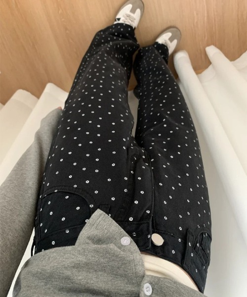 Ritzy(リッツィー)の「小花柄イージーワイドパンツ(その他パンツ・レディース・ブラック・M)」の11枚目の写真