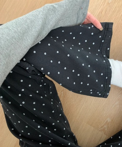 Ritzy(リッツィー)の「小花柄イージーワイドパンツ(その他パンツ・レディース・ブラック・M)」の12枚目の写真