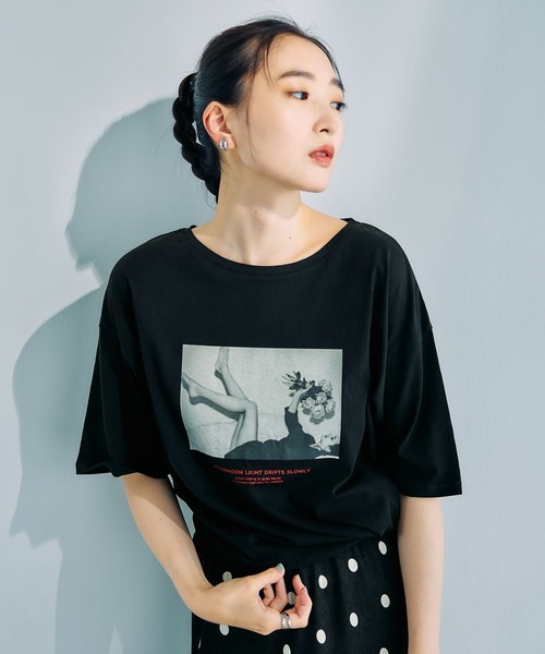 LEPSIM(レプシィム)の「アソートフォトプリントT 898359(Tシャツ/カットソー・レディース・ブラック/オフホワイト/ホワイト/チャコールグレー・FREE)」の1枚目の写真