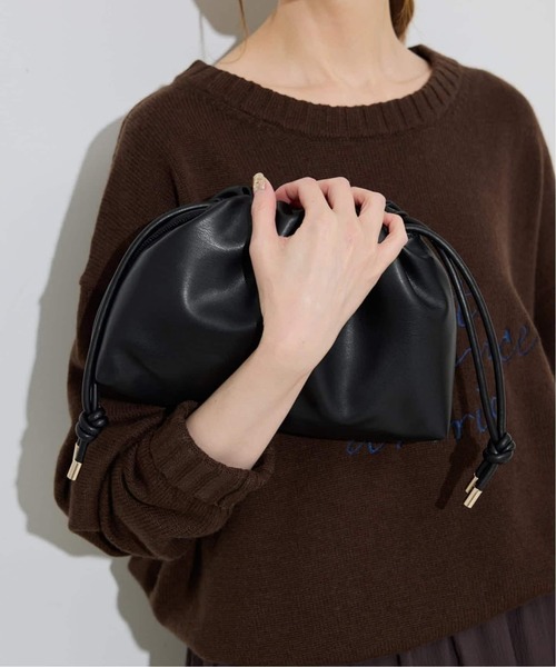 SLOBE IENA(スローブイエナ)の「《追加4》SLOBE 3WAY スムース巾着バッグ(クラッチバッグ・レディース・ホワイト/ブラック/ベージュ系その他・FREE)」の13枚目の写真