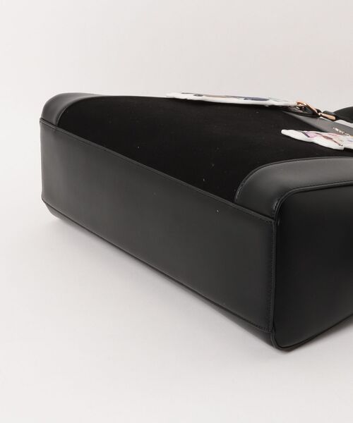 PAUL & JOE ACCESSOIRES(ポールアンドジョーアクセソワ)の「PAUL & JOE ACCESSOIRES (ポール&ジョーアクセソワ)トートバッグ PJA-B1473 BAG WITH GIPSY&NOUNETTE CHARM(トートバッグ・レディース・ブラウン/ブラック・FREE)」の7枚目の写真