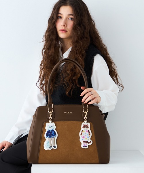 PAUL & JOE ACCESSOIRES(ポールアンドジョーアクセソワ)の「PAUL & JOE ACCESSOIRES (ポール&ジョーアクセソワ)トートバッグ PJA-B1473 BAG WITH GIPSY&NOUNETTE CHARM(トートバッグ・レディース・ブラウン/ブラック・FREE)」の2枚目の写真