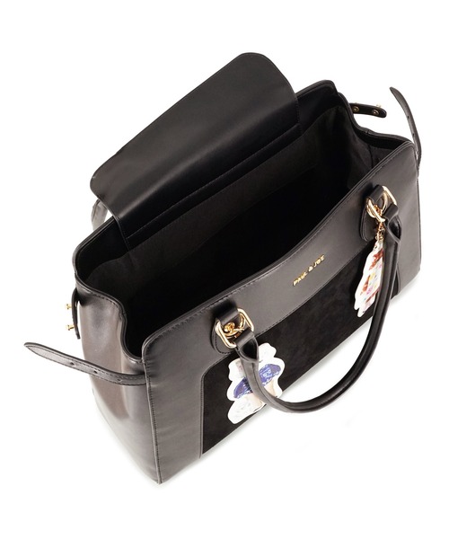 PAUL & JOE ACCESSOIRES(ポールアンドジョーアクセソワ)の「PAUL & JOE ACCESSOIRES (ポール&ジョーアクセソワ)トートバッグ PJA-B1473 BAG WITH GIPSY&NOUNETTE CHARM(トートバッグ・レディース・ブラウン/ブラック・FREE)」の15枚目の写真