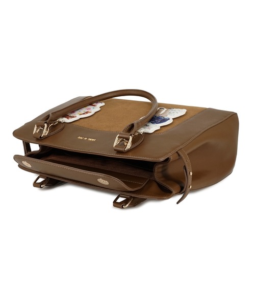 PAUL & JOE ACCESSOIRES(ポールアンドジョーアクセソワ)の「PAUL & JOE ACCESSOIRES (ポール&ジョーアクセソワ)トートバッグ PJA-B1473 BAG WITH GIPSY&NOUNETTE CHARM(トートバッグ・レディース・ブラウン/ブラック・FREE)」の4枚目の写真