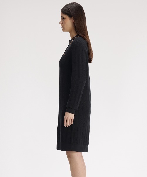 FRED PERRY(フレッドペリー)の「Textured Knitted Shirt Dress/テクスチャードニットポロシャツワンピース(ワンピース・レディース・ブラック・10)」の4枚目の写真