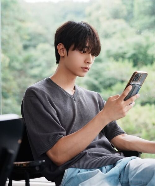 HYOJI(ヒョージ)の「26 SS ウォッシャブルリネンVネッククロップニット(6カラー)(ニット/セーター・メンズ・ブラック/チャコール/グレー/ネイビー/クリーム/レッド・M/L/XL)」の15枚目の写真