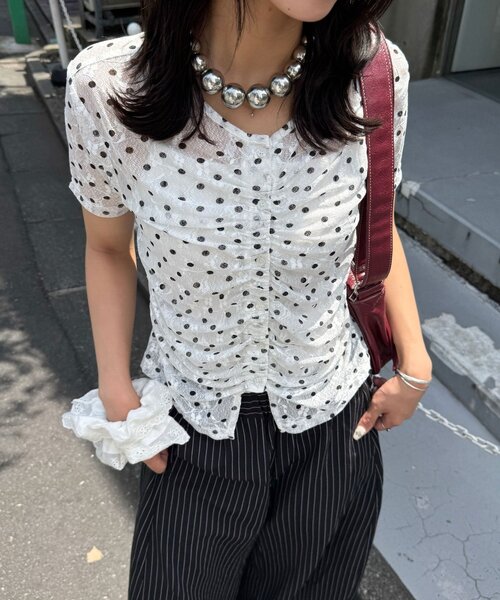 CIAOPANIC(チャオパニック)の「フロントシャーリングドット柄トップス(Tシャツ/カットソー・レディース・ホワイト/ブラウン・FREE)」の17枚目の写真