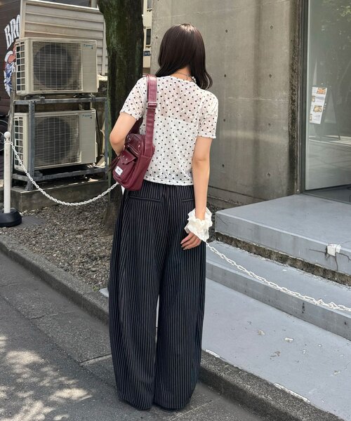 CIAOPANIC(チャオパニック)の「フロントシャーリングドット柄トップス(Tシャツ/カットソー・レディース・ホワイト/ブラウン・FREE)」の5枚目の写真