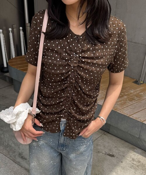 CIAOPANIC(チャオパニック)の「フロントシャーリングドット柄トップス(Tシャツ/カットソー・レディース・ホワイト/ブラウン・FREE)」の6枚目の写真