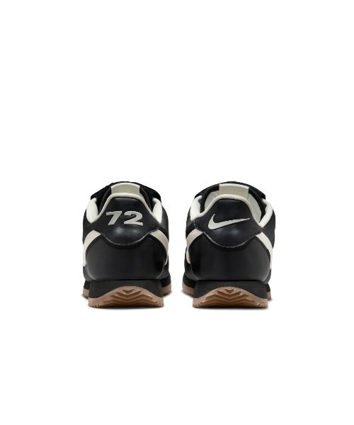 NIKE（ナイキ）の「NIKE Cortez SE（ナイキ コルテッツ SE）（スニーカー・レディース・ブラック系・23.5cm/23cm/24cm/24.5cm/25cm）」の2枚目の写真