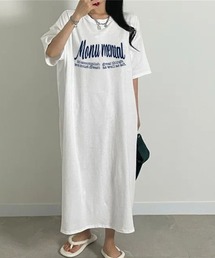 ゆるっと着るだけでこなれ見え!ロゴプリントが映える大人カジュアルTシャツワンピース