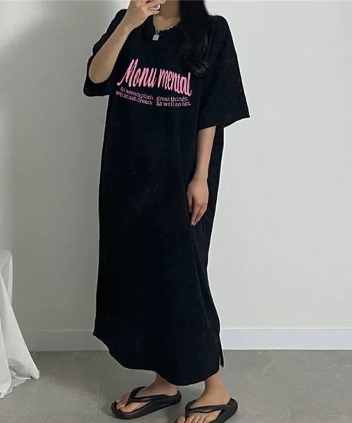 Lips(リップス)の「ゆるっと着るだけでこなれ見え!ロゴプリントが映える大人カジュアルTシャツワンピース(ワンピース・レディース・グレー/ピンク/ホワイト/ブラック・FREE)」の2枚目の写真