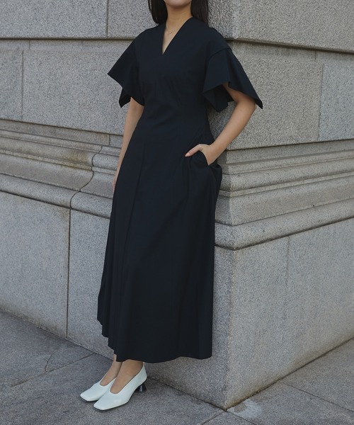 AKIRANAKA(アキラナカ)の「【AKIRANAKA/アキラナカ】Tamara drape sleeve dress BK(ワンピース・レディース・ブラック・1)」の1枚目の写真