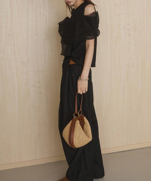 ADDITION STORE(アディションストア)の「\胸元から袖周りのチュールが女子力UP/シアーチュールスリーブ オフショルTシャツ(Tシャツ/カットソー・レディース・ホワイト/ブラック・FREE)」の12枚目の写真