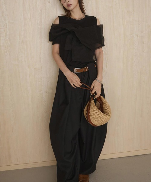 ADDITION STORE(アディションストア)の「\胸元から袖周りのチュールが女子力UP/シアーチュールスリーブ オフショルTシャツ(Tシャツ/カットソー・レディース・ホワイト/ブラック・FREE)」の18枚目の写真