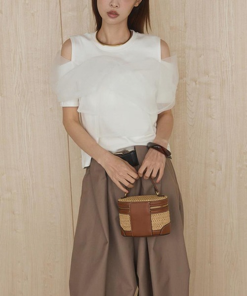 ADDITION STORE(アディションストア)の「\胸元から袖周りのチュールが女子力UP/シアーチュールスリーブ オフショルTシャツ(Tシャツ/カットソー・レディース・ホワイト/ブラック・FREE)」の20枚目の写真