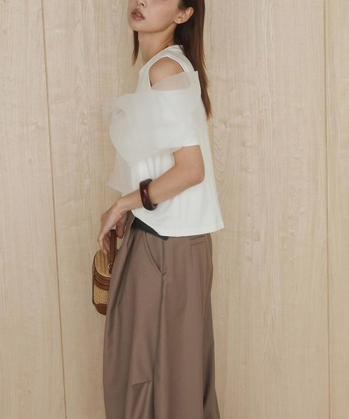 ADDITION STORE(アディションストア)の「\胸元から袖周りのチュールが女子力UP/シアーチュールスリーブ オフショルTシャツ(Tシャツ/カットソー・レディース・ホワイト/ブラック・FREE)」の4枚目の写真