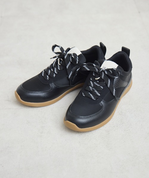 JETEE(ジュテ)の「【JETEE】Dカン付きローカットスニーカー(スニーカー・レディース・ホワイト/ブラック・MEDIUM/LARGE)」の4枚目の写真