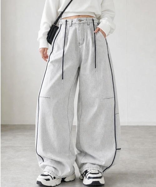 Belle Cie(ベルシー)の「リバース仕様ワイドデニムパンツ 裏黒バイカラー ハイウエスト ストリート 大きいサイズ対応(デニムパンツ・レディース・ライトグレー・S/L/XL/XXXL)」の8枚目の写真