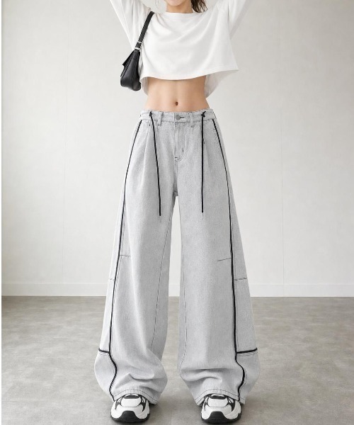 Belle Cie(ベルシー)の「リバース仕様ワイドデニムパンツ 裏黒バイカラー ハイウエスト ストリート 大きいサイズ対応(デニムパンツ・レディース・ライトグレー・S/L/XL/XXXL)」の5枚目の写真