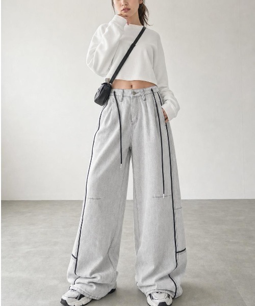 Belle Cie(ベルシー)の「リバース仕様ワイドデニムパンツ 裏黒バイカラー ハイウエスト ストリート 大きいサイズ対応(デニムパンツ・レディース・ライトグレー・S/L/XL/XXXL)」の4枚目の写真