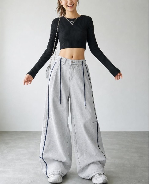 Belle Cie(ベルシー)の「リバース仕様ワイドデニムパンツ 裏黒バイカラー ハイウエスト ストリート 大きいサイズ対応(デニムパンツ・レディース・ライトグレー・S/L/XL/XXXL)」の3枚目の写真