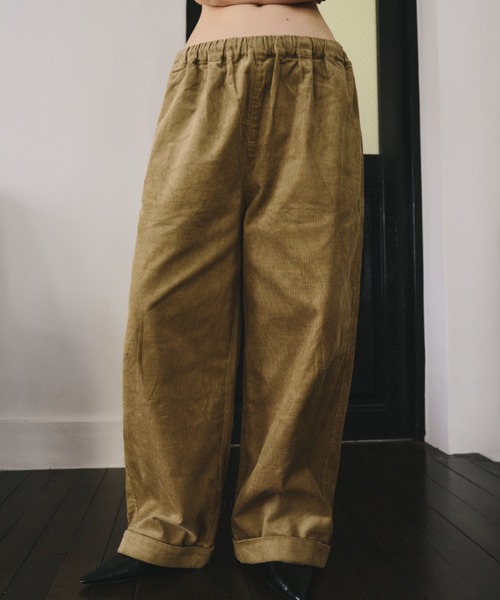 HANNE(アン)の「コーデュロイロールアップカーブパンツ(その他パンツ・レディース・ベージュ/ネイビー・S/M)」の1枚目の写真