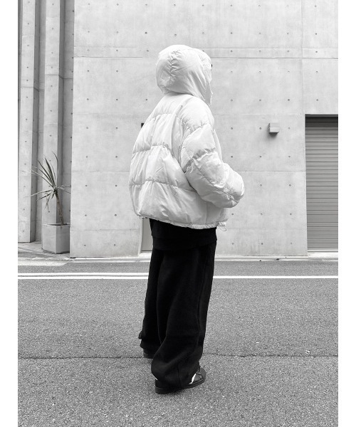 YACA（ヤーカ）の「wide down jacket/ワイドダウンジャケット（ダウンジャケット/コート・レディース・ホワイト・FREE）」の2枚目の写真