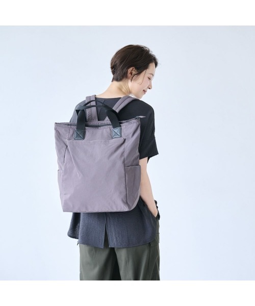 Belle Maison(ベルメゾン)の「自転車でも両手が開けられる!ふわ軽保冷お買い物リュック(バックパック/リュック・レディース・ブルーグレー/チャコール/アイボリー・-)」の14枚目の写真
