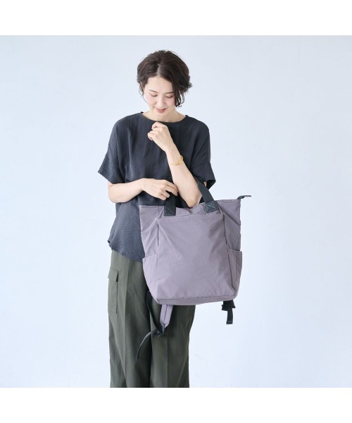 Belle Maison(ベルメゾン)の「自転車でも両手が開けられる!ふわ軽保冷お買い物リュック(バックパック/リュック・レディース・ブルーグレー/チャコール/アイボリー・-)」の15枚目の写真