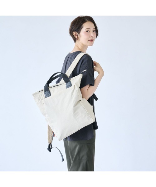 Belle Maison(ベルメゾン)の「自転車でも両手が開けられる!ふわ軽保冷お買い物リュック(バックパック/リュック・レディース・ブルーグレー/チャコール/アイボリー・-)」の16枚目の写真