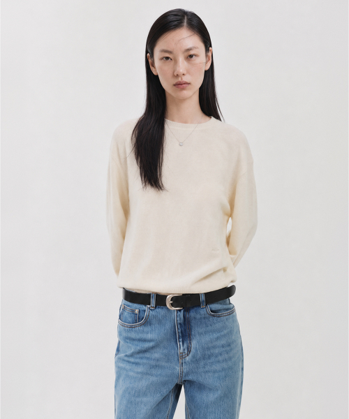 LOOKAST(ルックキャスト)の「カシミヤ エッセンシャル ラウンドネック ニット / CASHMERE ESSENTIAL ROUND NECK KNIT_5colors(ニット/セーター・レディース・ダークブラウン/チャコールグレー/ミント/ブラック/アイボリー・ONE)」の6枚目の写真