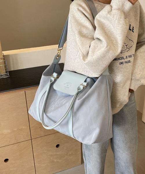 Alum'(アルム)の「【キャリーオン対応】レザー切替 2way大容量トラベルボストンバッグ(ボストンバッグ・レディース・ライトブルー/ホワイト/ブラック・FREE)」の14枚目の写真