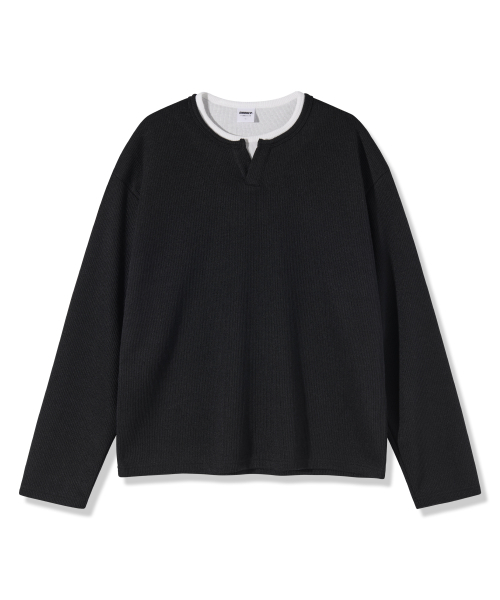PIANER(ピアネール)の「スリットネックレイヤード長袖Tシャツ(ブラック)(Tシャツ/カットソー・レディース・ブラック・LARGE/X-LARGE)」の4枚目の写真
