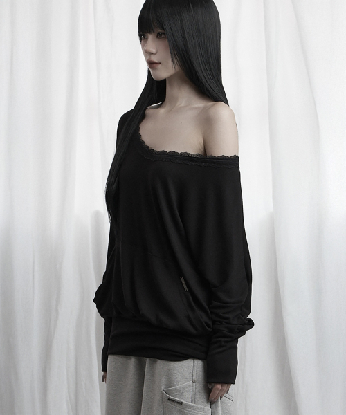 ETRE AU SOMMET(エトレオソメ)の「レースドレープオフショルダートップ(ブラック)(Tシャツ/カットソー・レディース・ブラック・FREE)」の2枚目の写真